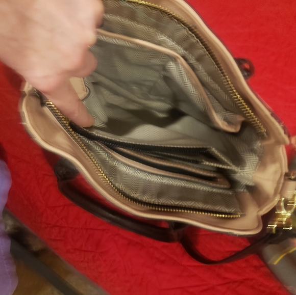 Designer purses - Picture 3 of 9